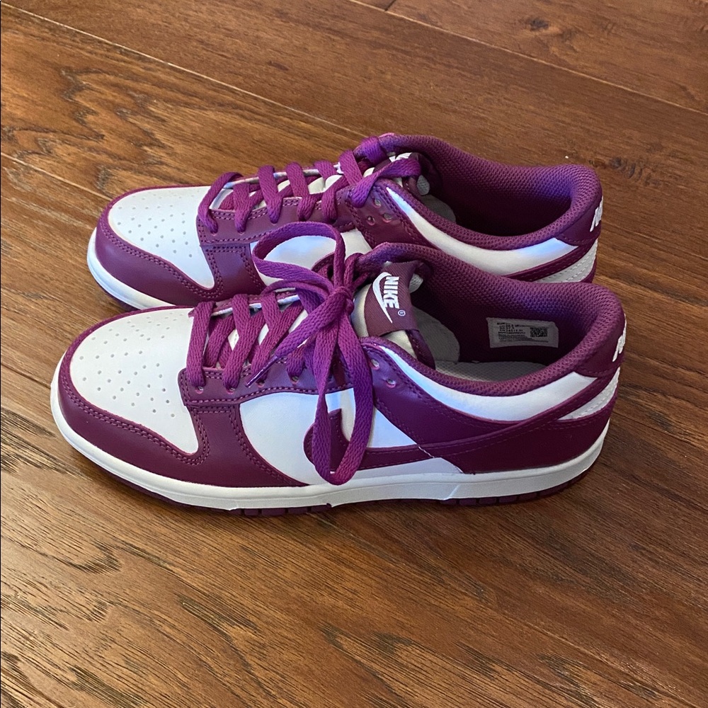 NWT Nike Purple Dunk Low Size 6.5Y - Picture 3 of 7